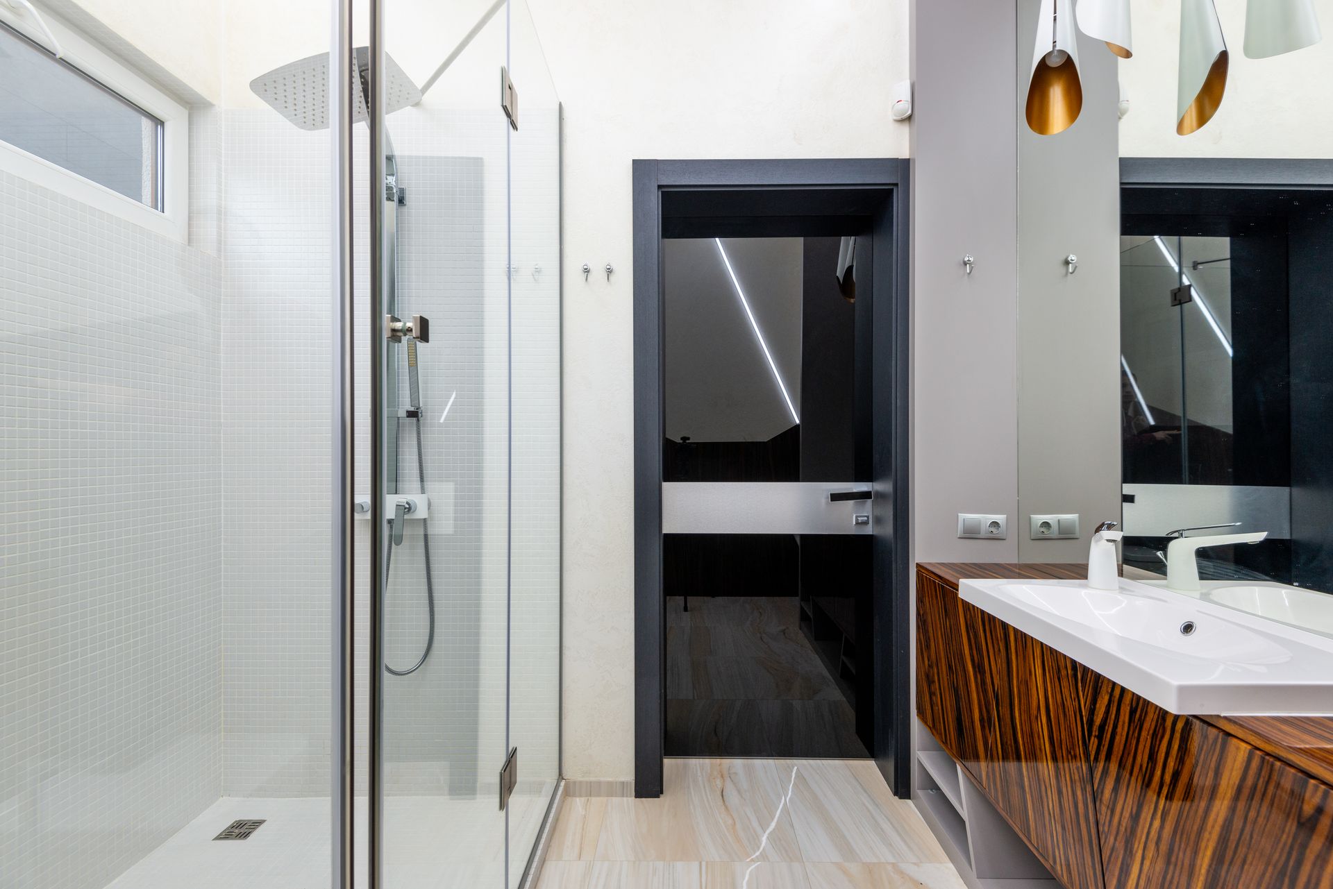 Framed & Semi-Frameless Shower Doors